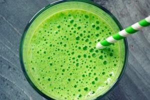 Suco verde com gengibre