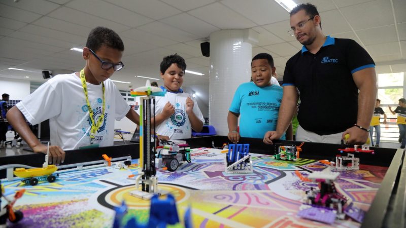 Alunos de Cmei no Lobato representam Salvador em competição nacional de robótica